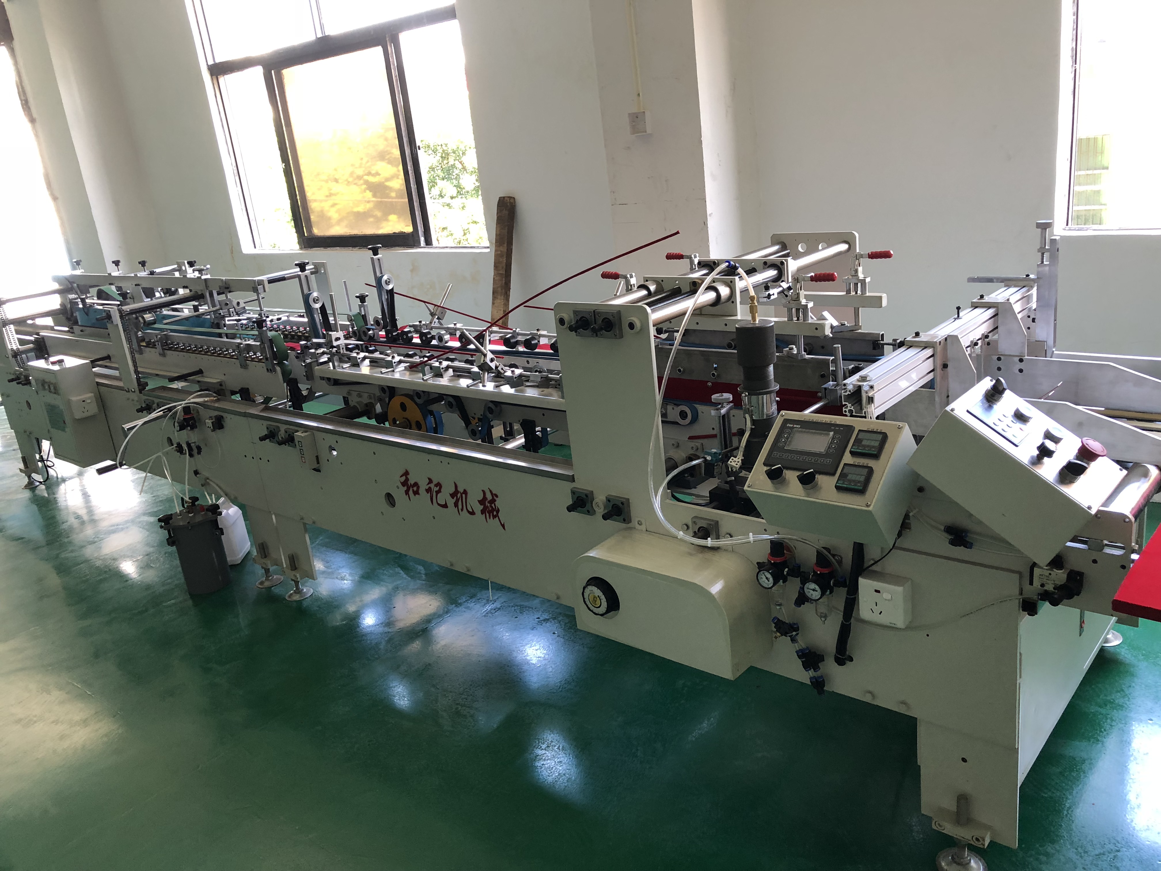 膠盒折(she)邊機