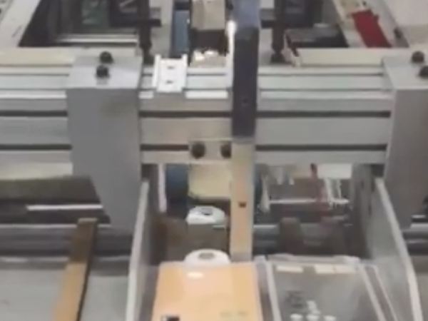 PVC全自動(dong)膠盒機(ji)放料