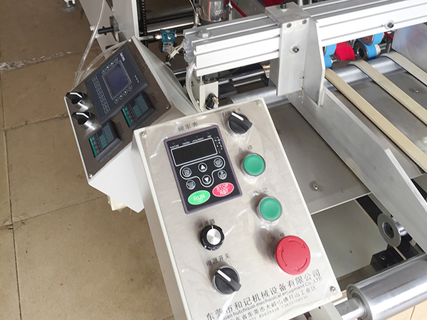 上海膠盒(he)機       PET膠盒折(she)邊機