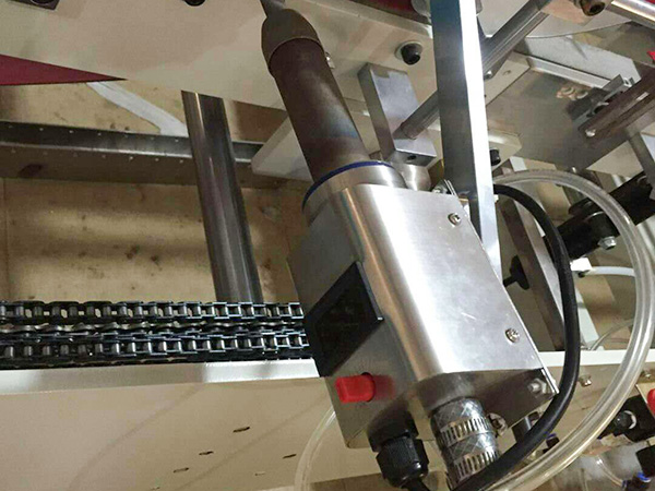 全自動粘(zhan)盒膠盒機(ji)