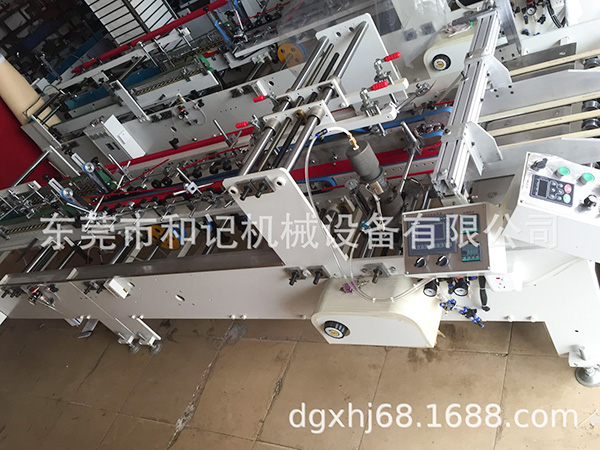 PET透明膠(jiao)盒糊盒機(ji)