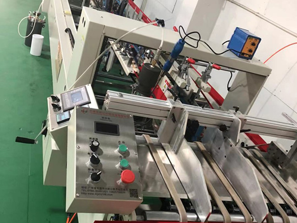 甯波膠(jiao)盒廠      全(quan)自動膠(jiao)盒糊盒(he)機