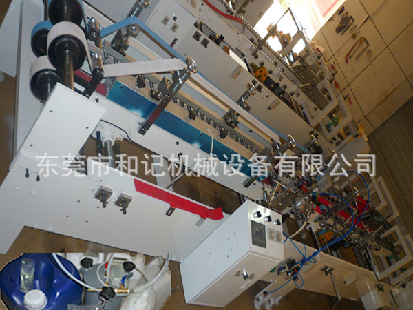 PVC全自(zi)動膠盒機(ji)