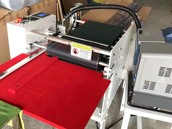 全(quan)自動(dong)膠盒(he)機的(de)功能(neng)