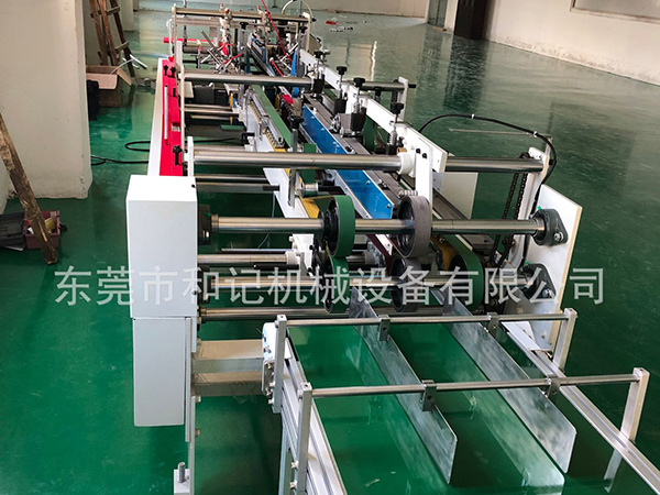 專(zhuan)業供(gong)應780PUR膠(jiao)盒機(ji)   東莞(wan)廠家(jia)批發(fa)PET全自(zi)膠盒(he)機塑(su)料盒(he)自動(dong)折邊(bian)機高(gao)效全(quan)自動(dong)PVC膠盒(he)機